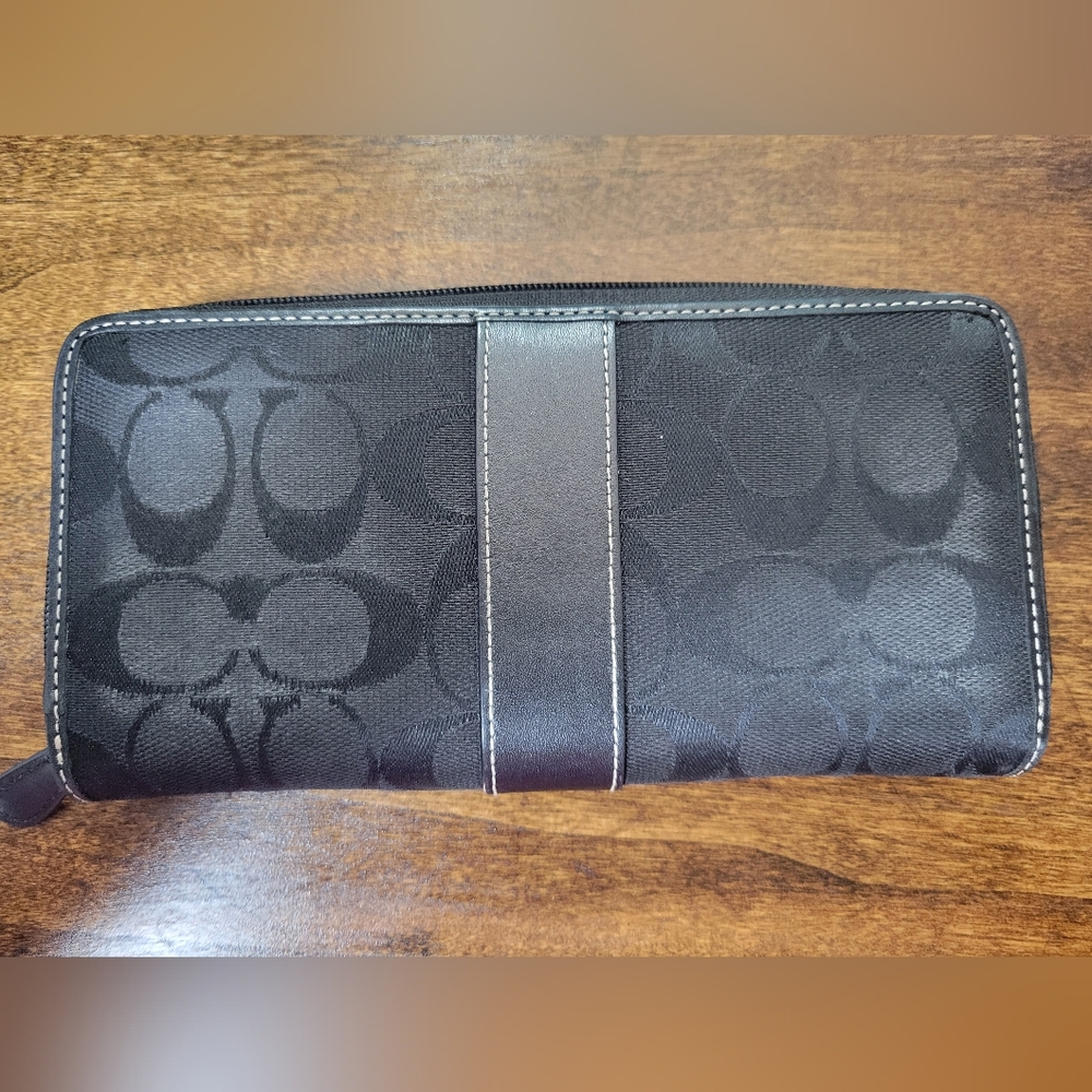 Coach Wallet - Picture 4 of 6